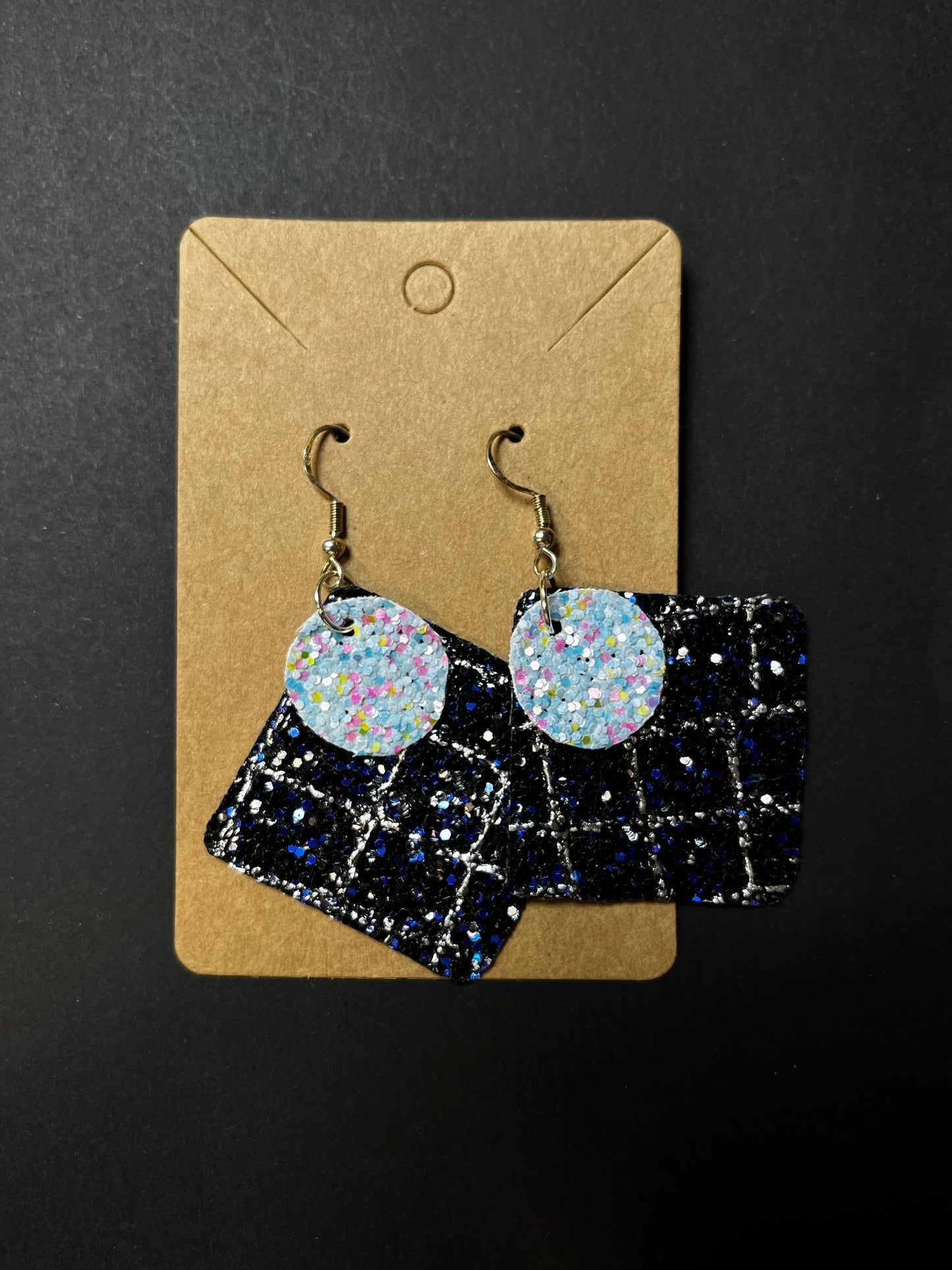 Korvakoru, keinonahka