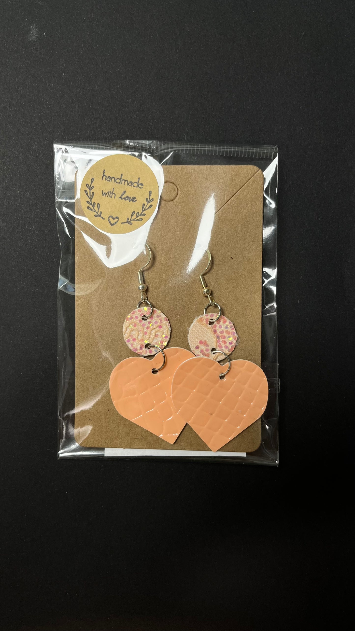 Korvakoru, keinonahasta