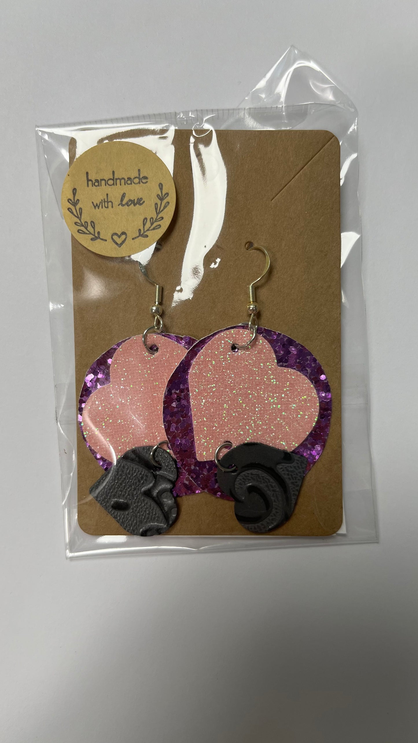 Korvakoru, keinonahasta