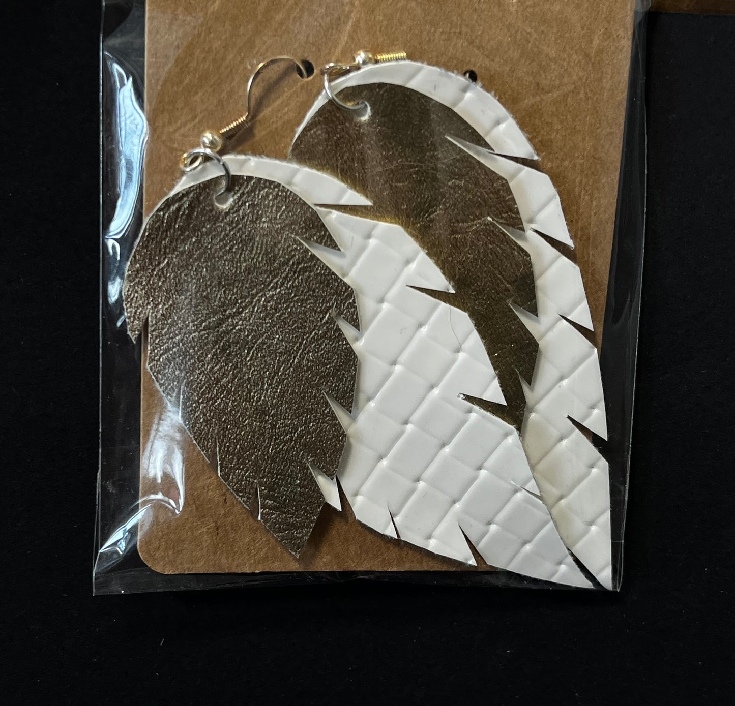 Korvakoru, keinonahka