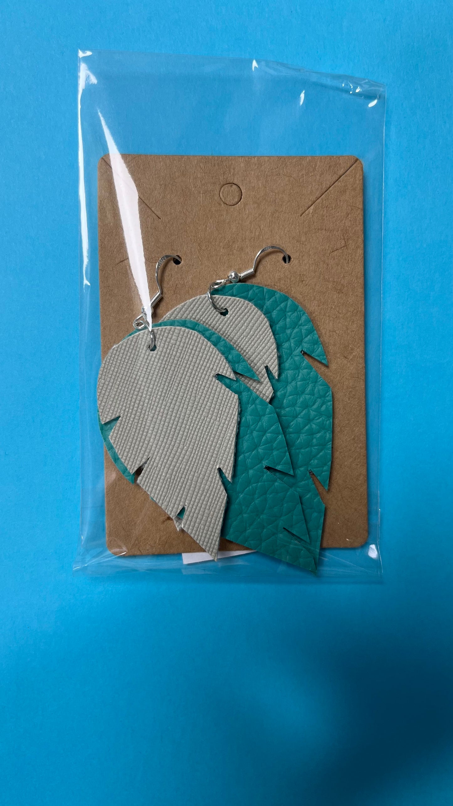 Korvakoru, keinonahasta