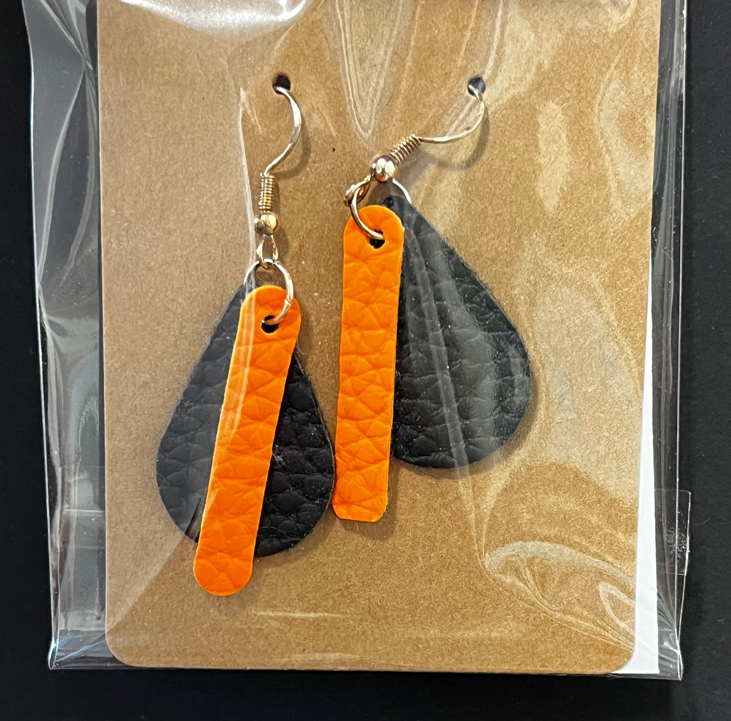 Korvakoru, keinonahasta